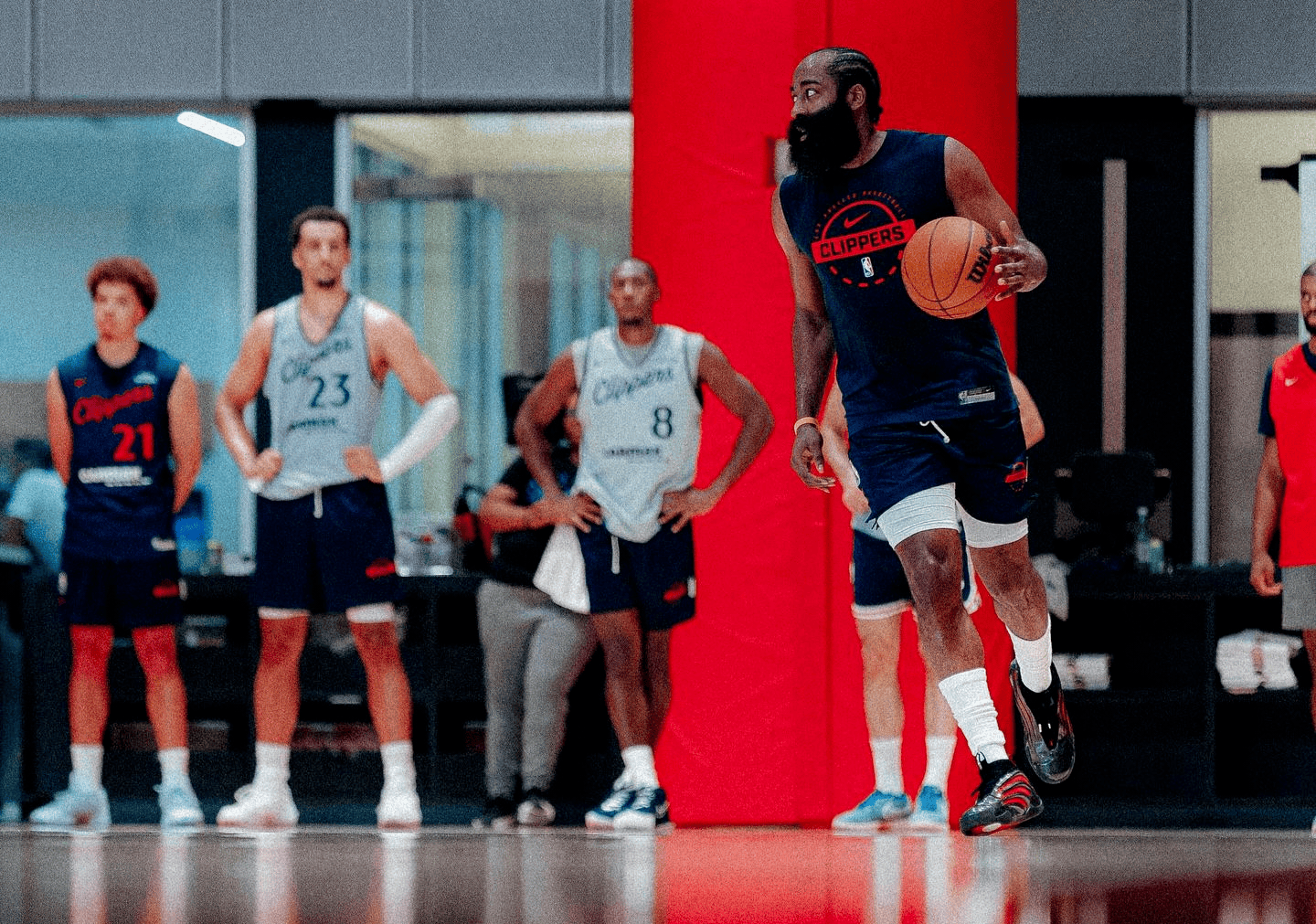 孟菲斯灰熊训练开放日，加时末段调整名单引欢呼，NBA常规赛在即，资深球员宣示担当的简单介绍-九游棋牌